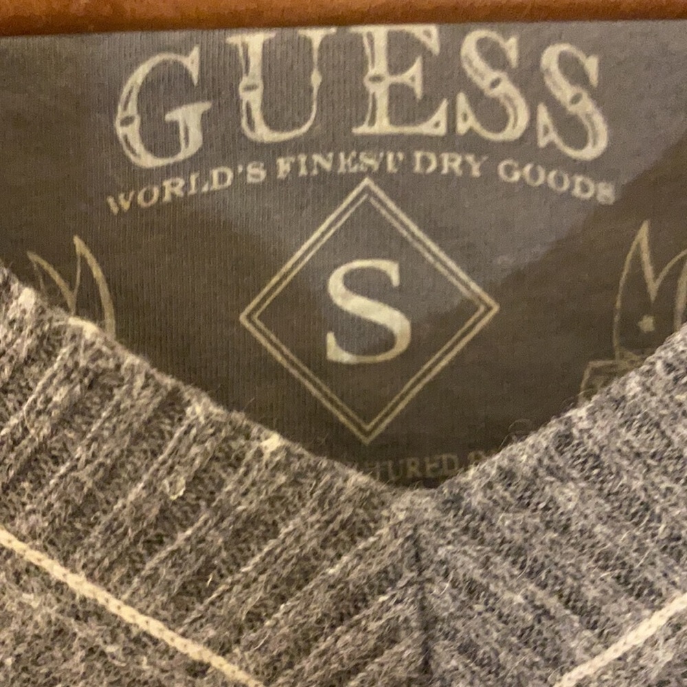 Guess - Picture 3 of 4